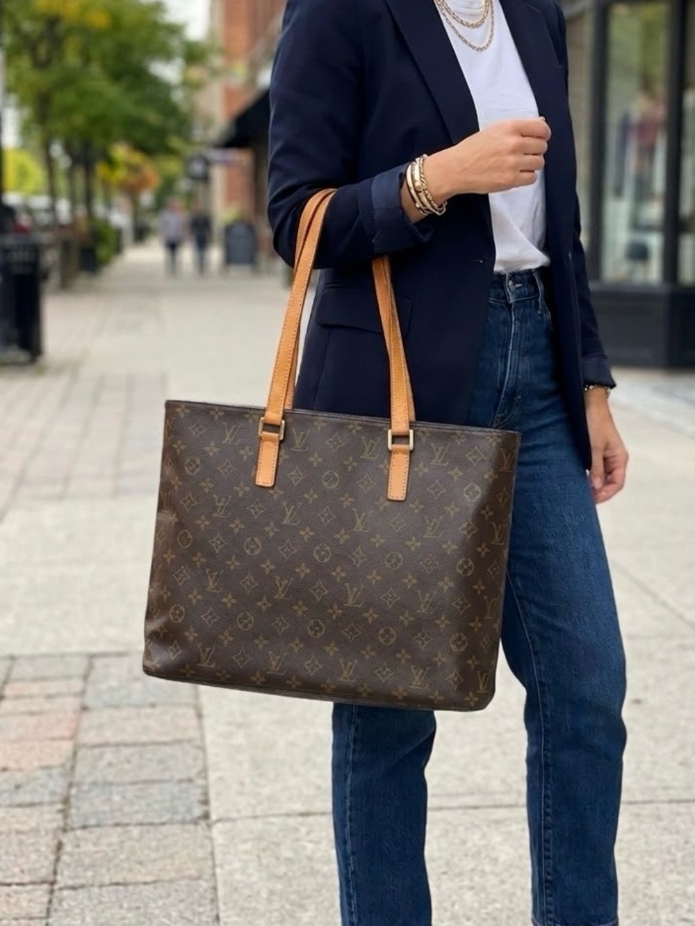 Louis Vuitton Monogram Luco Tote fit 15โ laptop - Picture 2 of 14